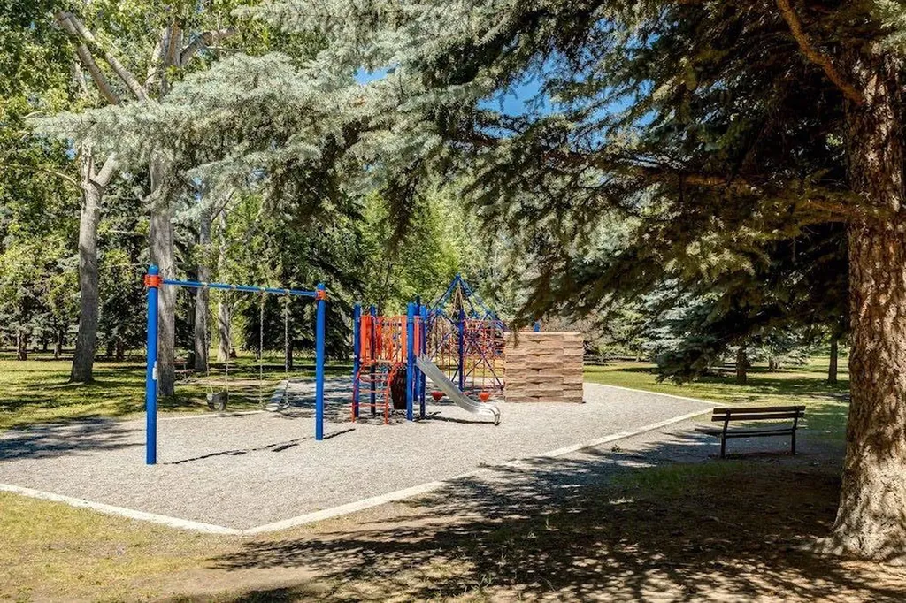 308 24 Avenue SW Calgary AB T2S 0K2