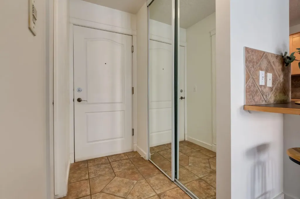 308 24 Avenue SW Calgary AB T2S 0K2