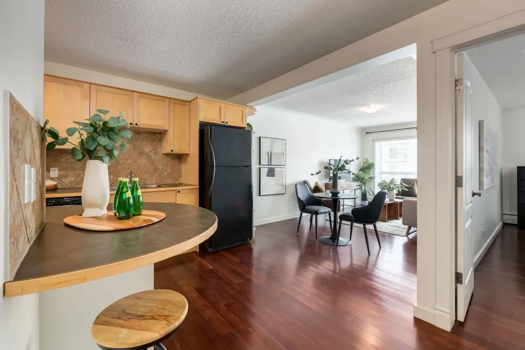 308 24 Avenue SW Calgary AB T2S 0K2