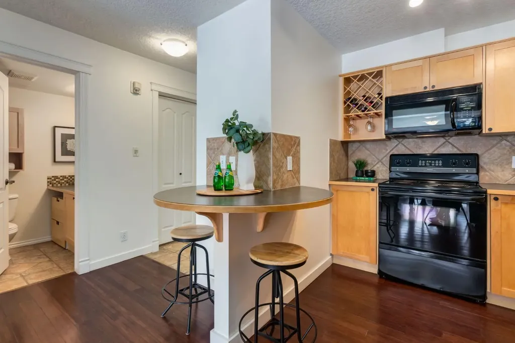 308 24 Avenue SW Calgary AB T2S 0K2