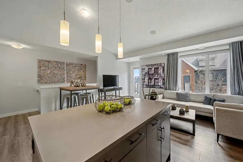 117 Livingston Common NE Calgary AB T3P 1K1