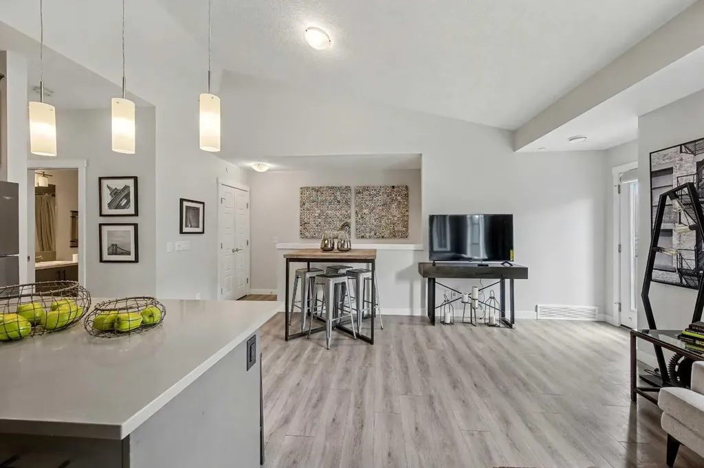 117 Livingston Common NE Calgary AB T3P 1K1