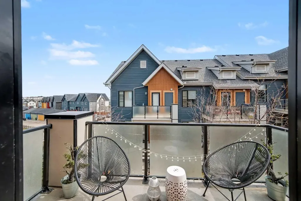 117 Livingston Common NE Calgary AB T3P 1K1