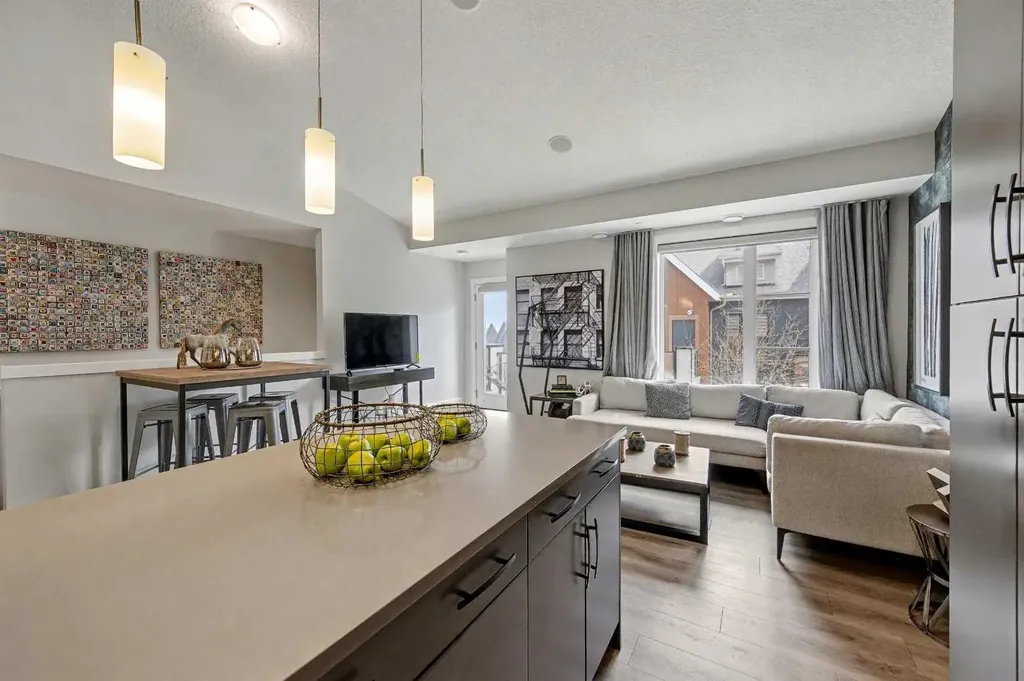 117 Livingston Common NE Calgary AB T3P 1K1