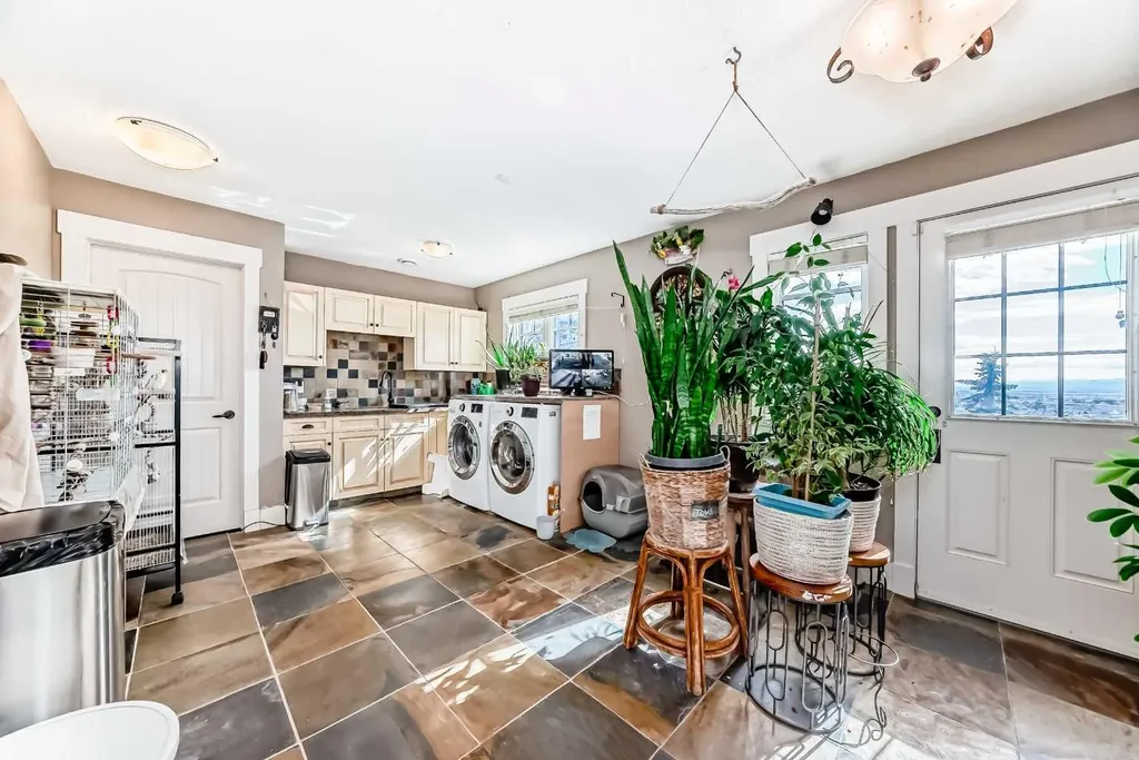 10909 Eamon Road NW Calgary AB T3G 5H2