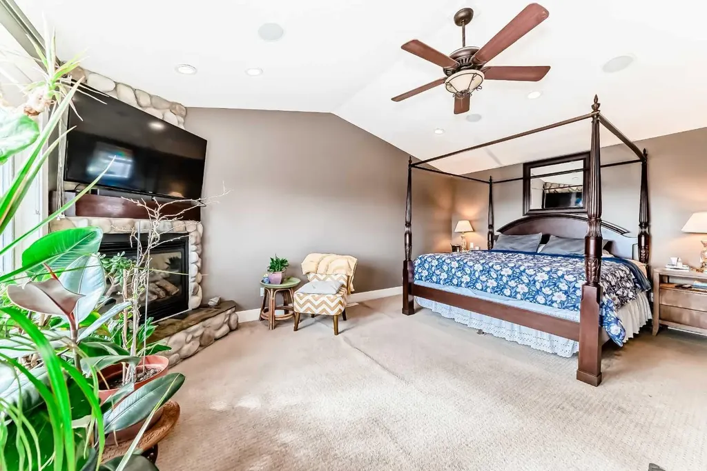 10909 Eamon Road NW Calgary AB T3G 5H2