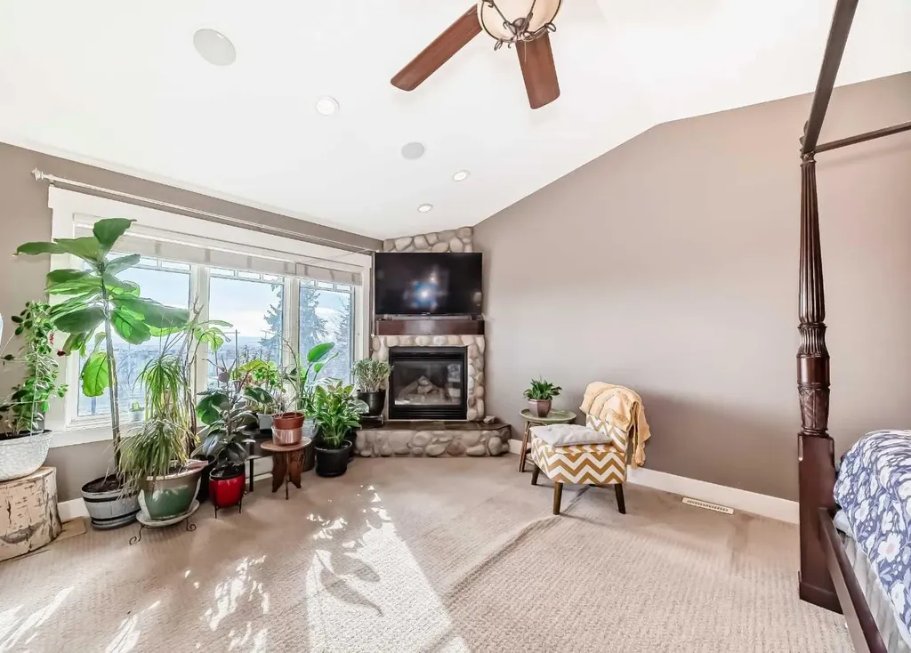 10909 Eamon Road NW Calgary AB T3G 5H2