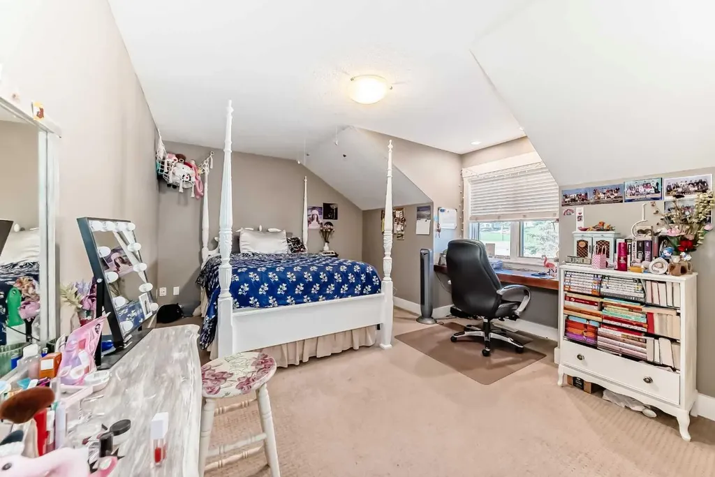 10909 Eamon Road NW Calgary AB T3G 5H2