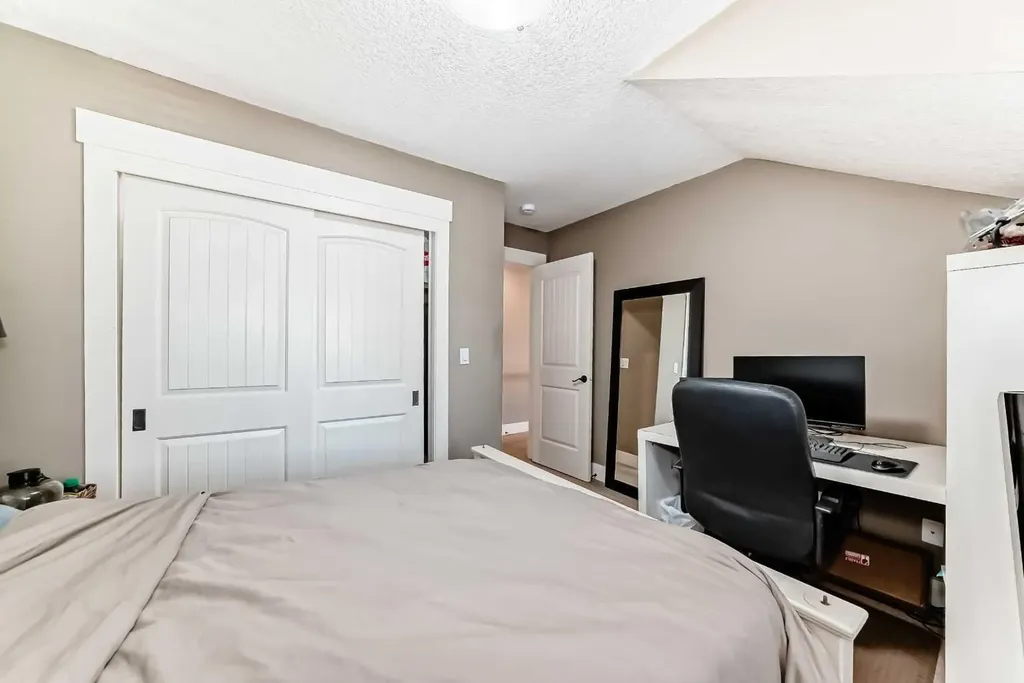 10909 Eamon Road NW Calgary AB T3G 5H2