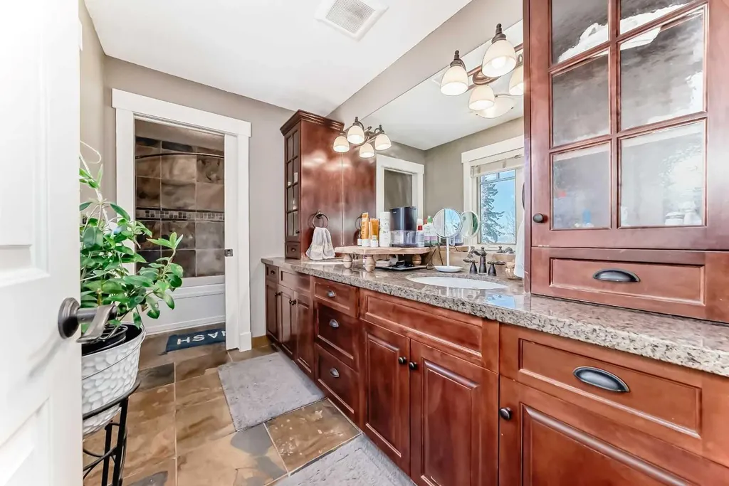 10909 Eamon Road NW Calgary AB T3G 5H2