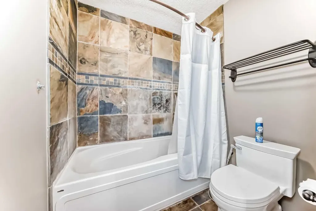 10909 Eamon Road NW Calgary AB T3G 5H2