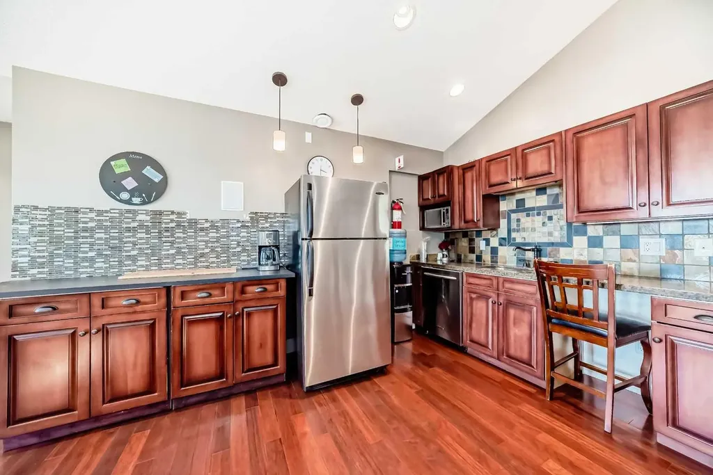 10909 Eamon Road NW Calgary AB T3G 5H2