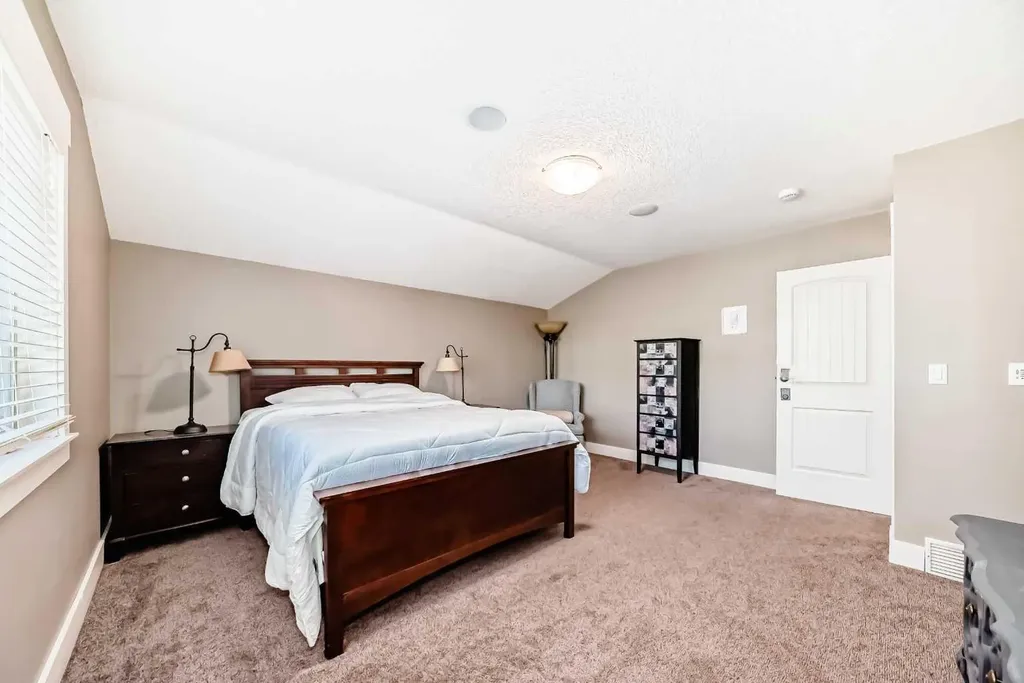 10909 Eamon Road NW Calgary AB T3G 5H2