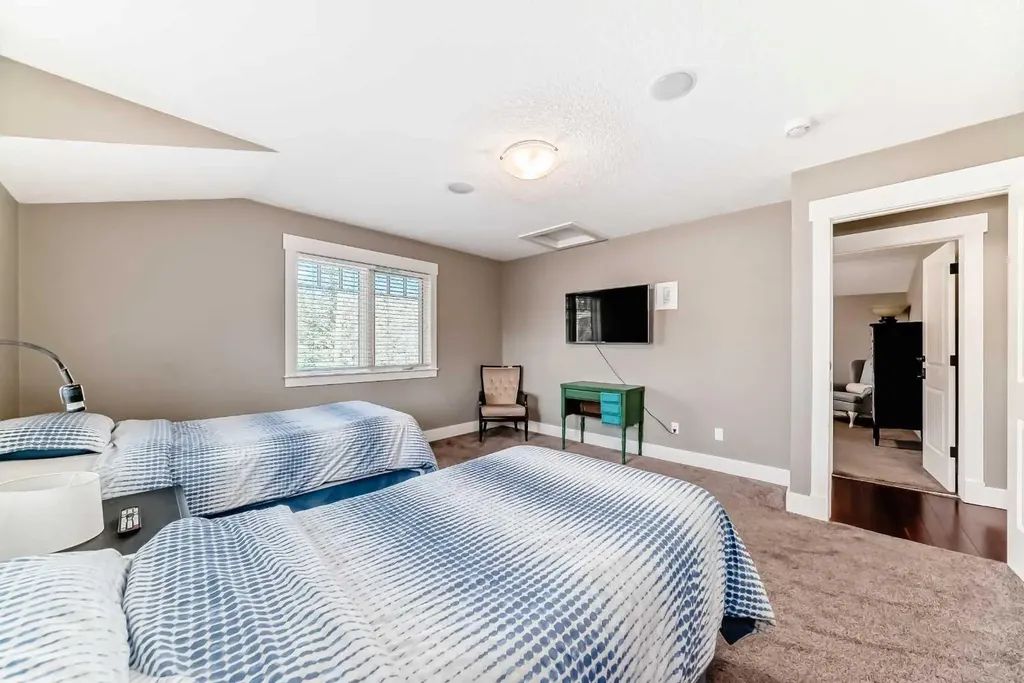 10909 Eamon Road NW Calgary AB T3G 5H2