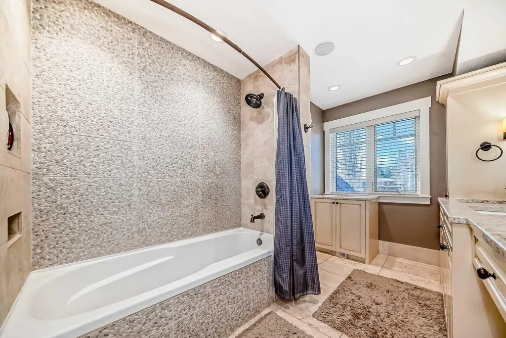 10909 Eamon Road NW Calgary AB T3G 5H2