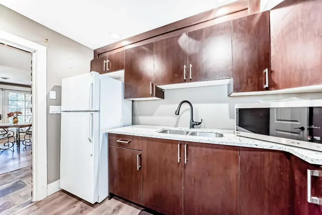 10909 Eamon Road NW Calgary AB T3G 5H2