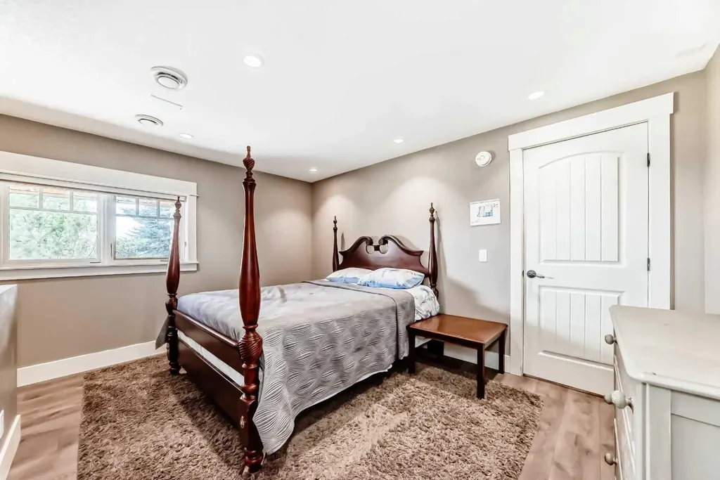 10909 Eamon Road NW Calgary AB T3G 5H2