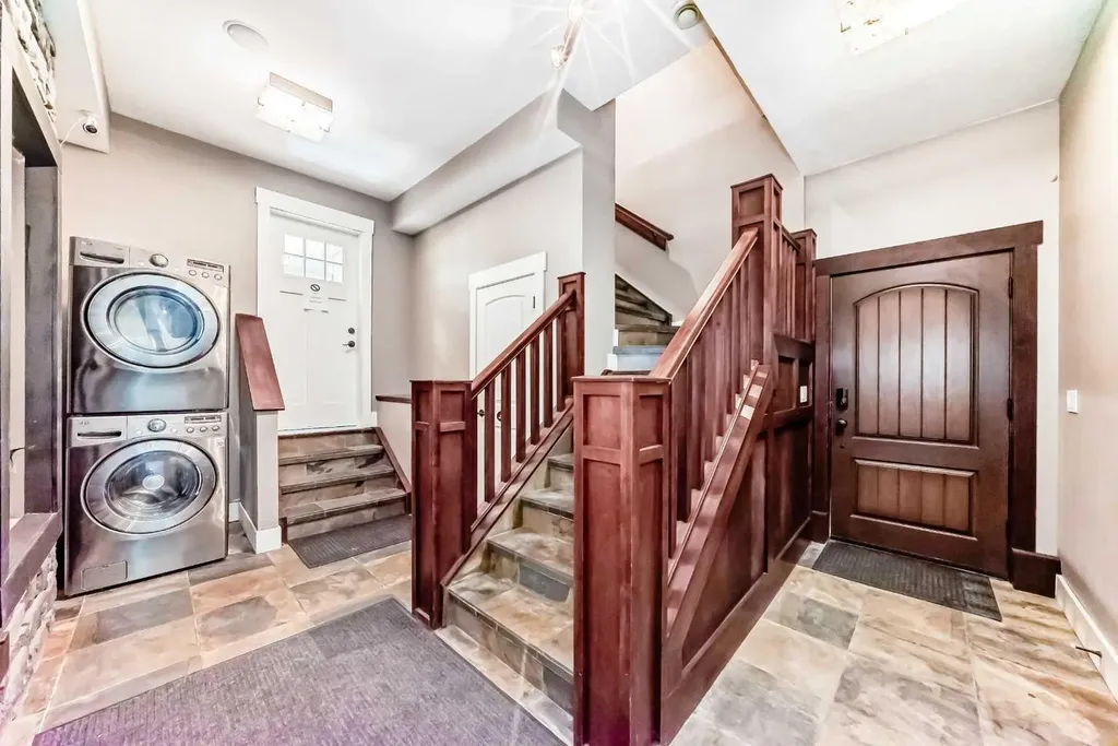 10909 Eamon Road NW Calgary AB T3G 5H2