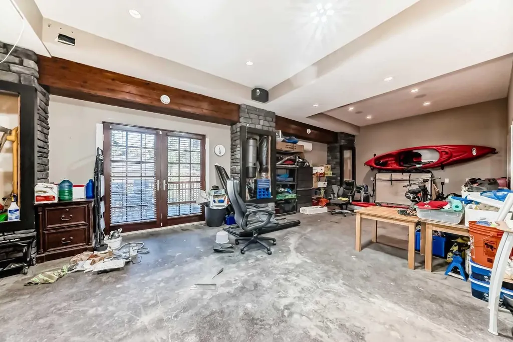 10909 Eamon Road NW Calgary AB T3G 5H2