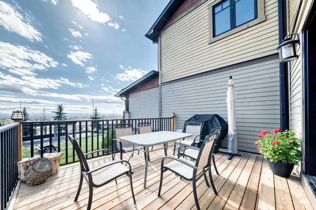 10909 Eamon Road NW Calgary AB T3G 5H2