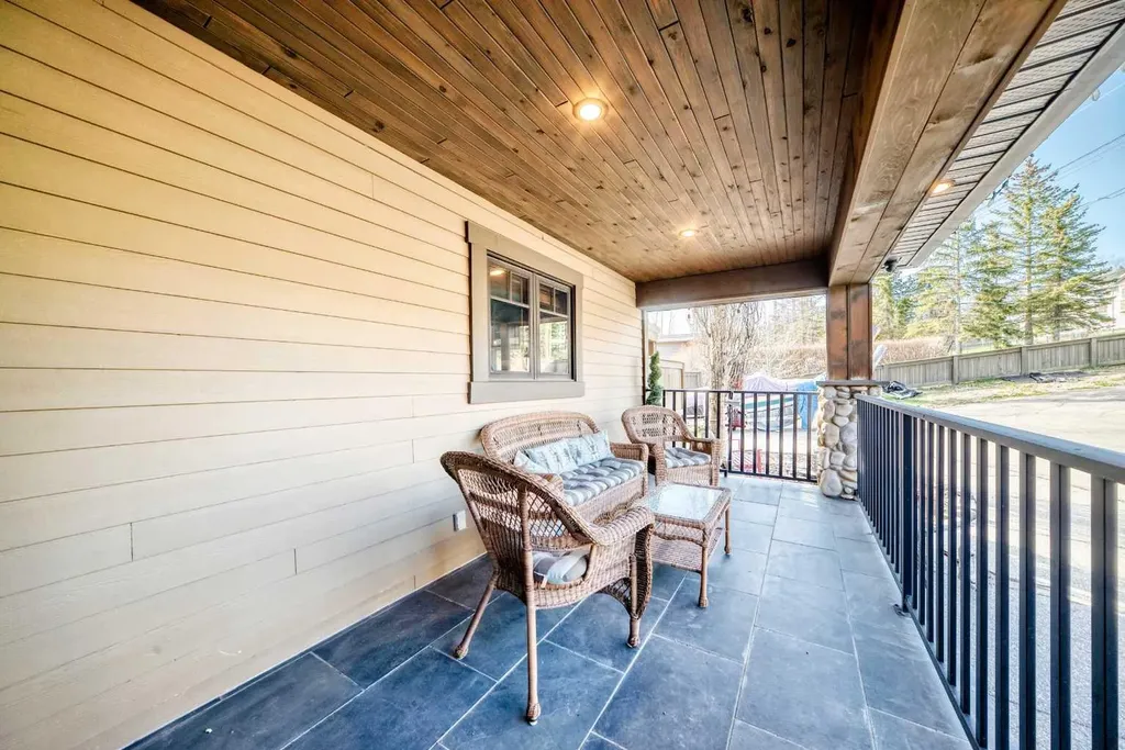 10909 Eamon Road NW Calgary AB T3G 5H2