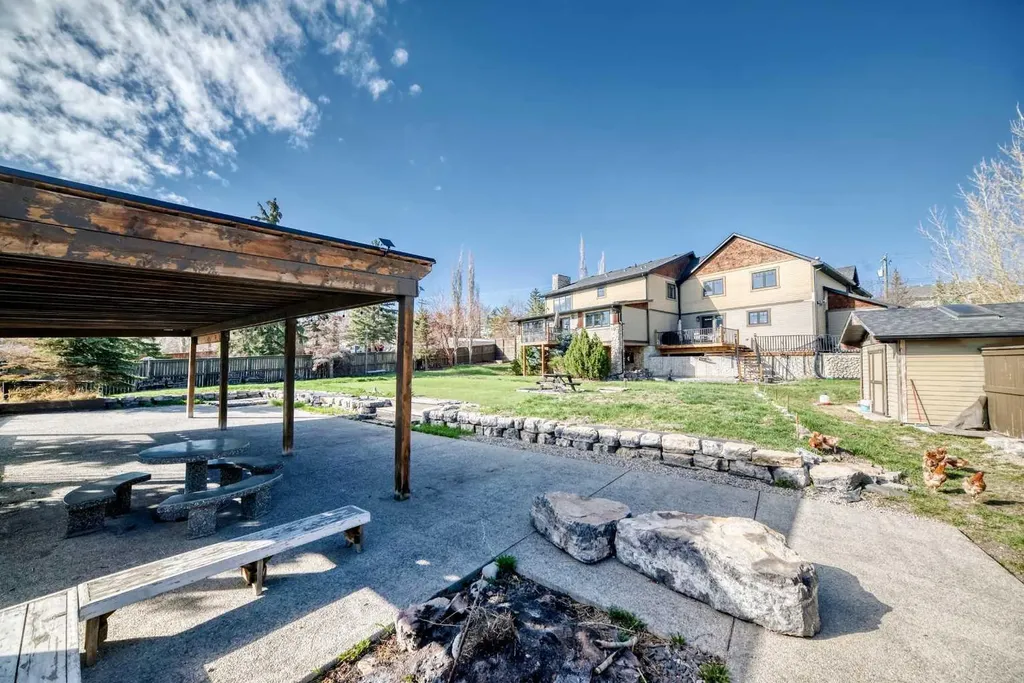 10909 Eamon Road NW Calgary AB T3G 5H2