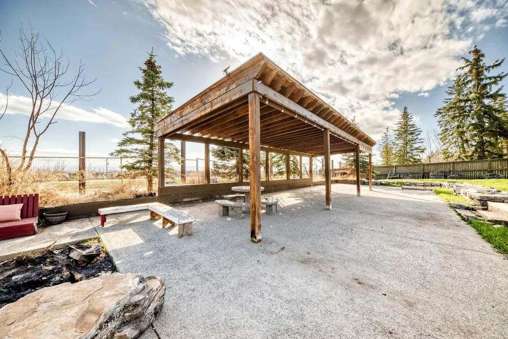 10909 Eamon Road NW Calgary AB T3G 5H2