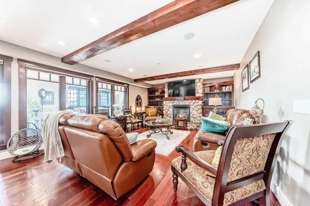 10909 Eamon Road NW Calgary AB T3G 5H2