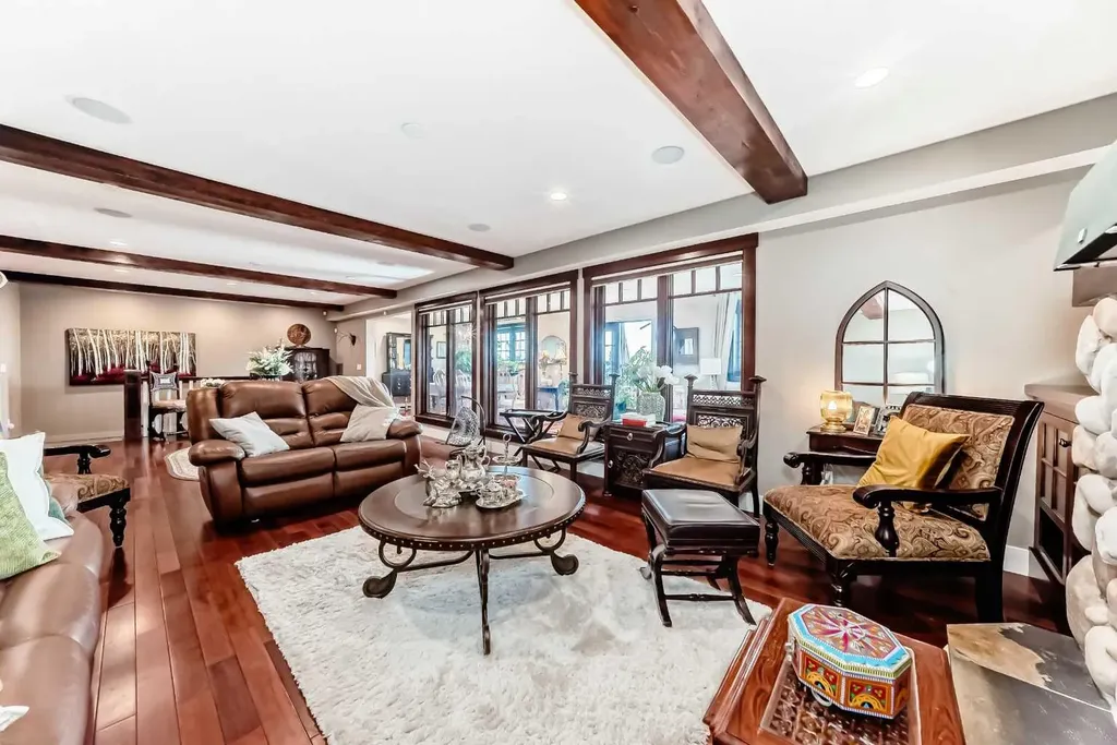 10909 Eamon Road NW Calgary AB T3G 5H2