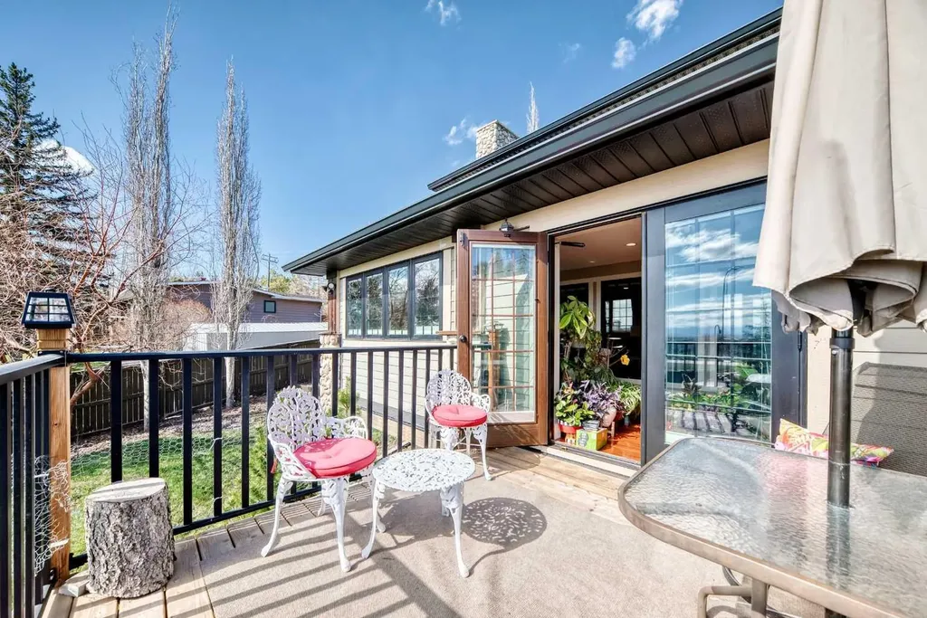 10909 Eamon Road NW Calgary AB T3G 5H2