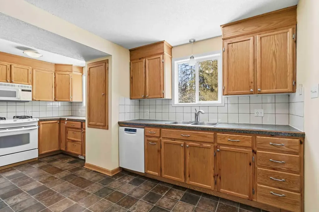 126 Community Lane Saprae Creek AB T9H 5B4