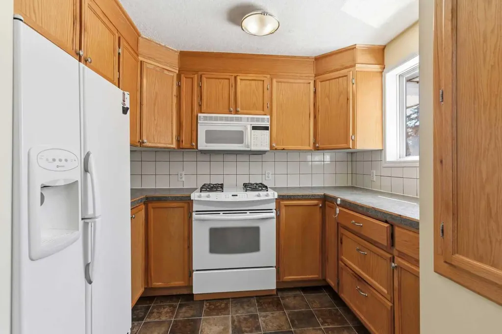 126 Community Lane Saprae Creek AB T9H 5B4