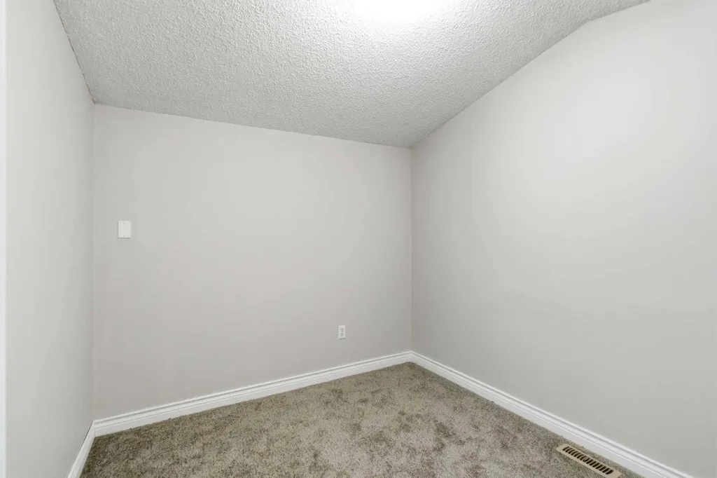 126 Community Lane Saprae Creek AB T9H 5B4