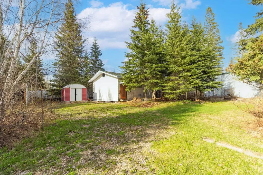 126 Community Lane Saprae Creek AB T9H 5B4