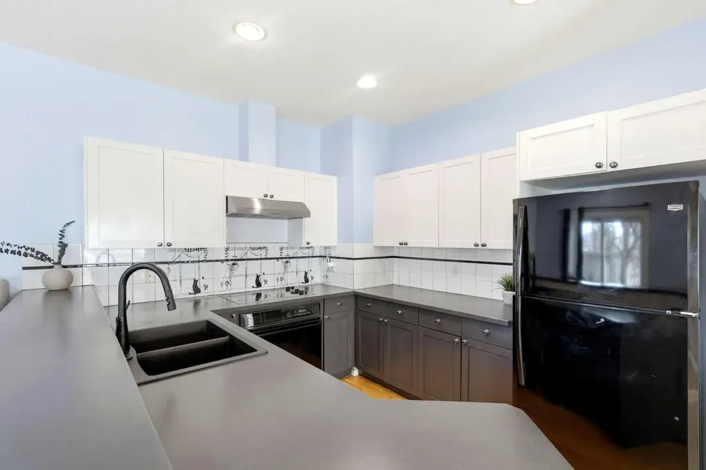 45 Patterson Hill SW Calgary AB T3H 2E6
