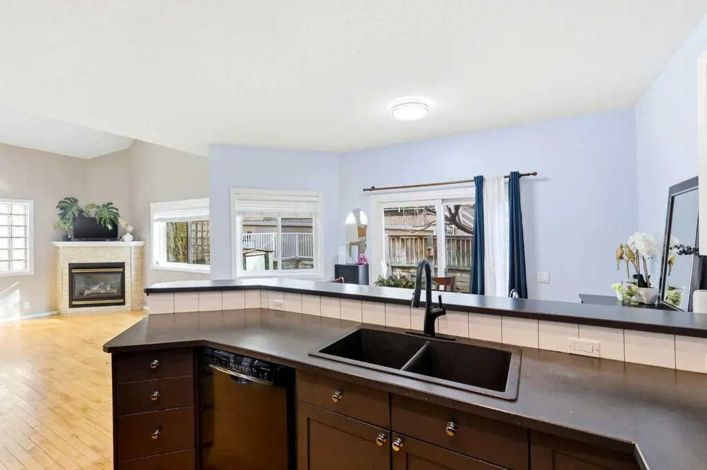 45 Patterson Hill SW Calgary AB T3H 2E6