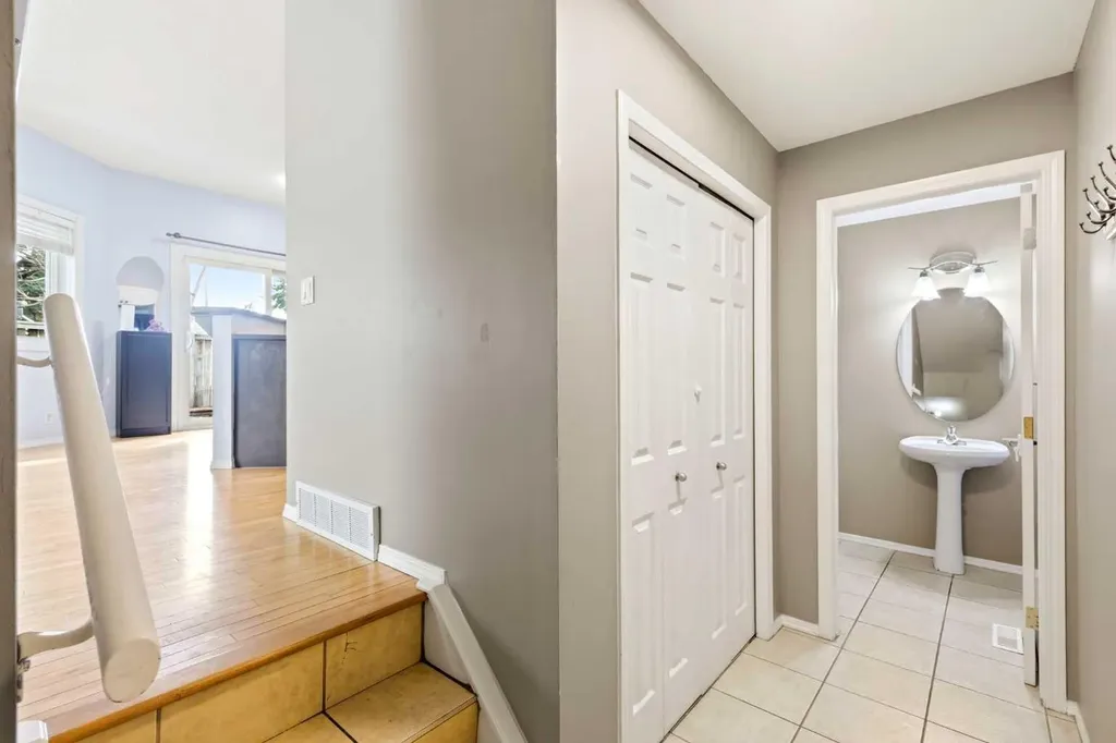45 Patterson Hill SW Calgary AB T3H 2E6