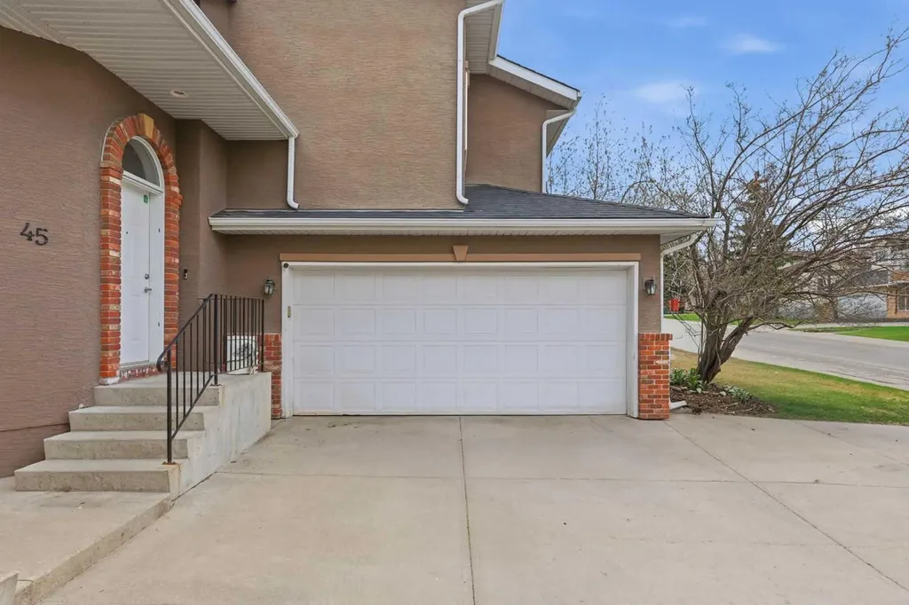 45 Patterson Hill SW Calgary AB T3H 2E6
