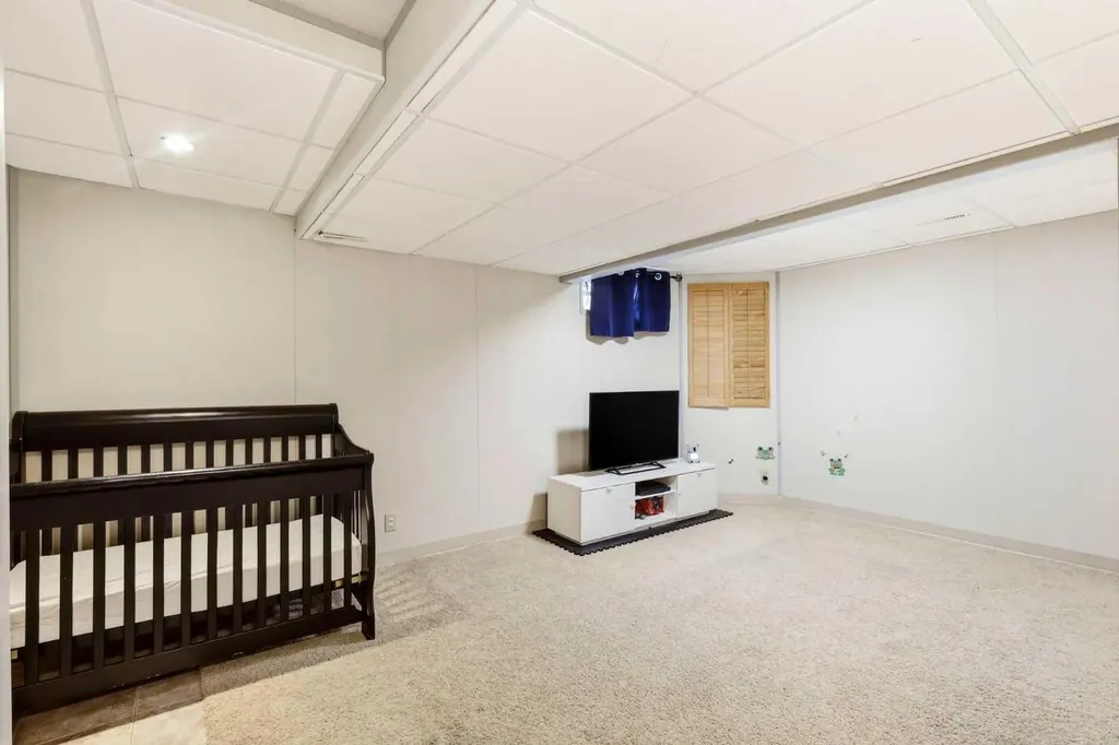45 Patterson Hill SW Calgary AB T3H 2E6