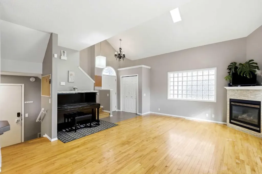 45 Patterson Hill SW Calgary AB T3H 2E6