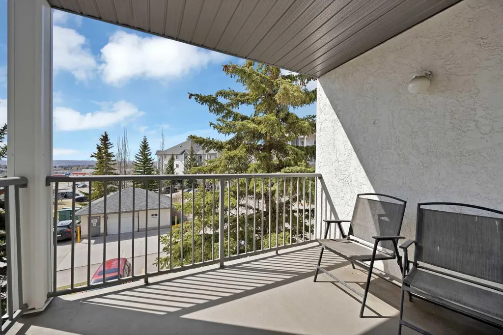 55 Arbour Grove Close NW Calgary AB T3G 4K3