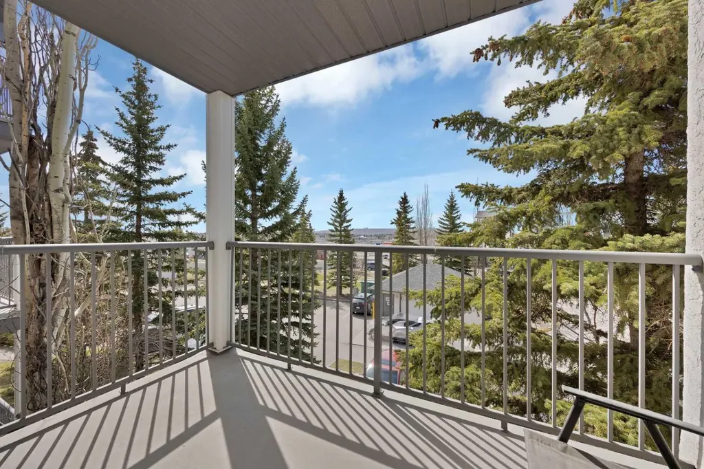 55 Arbour Grove Close NW Calgary AB T3G 4K3