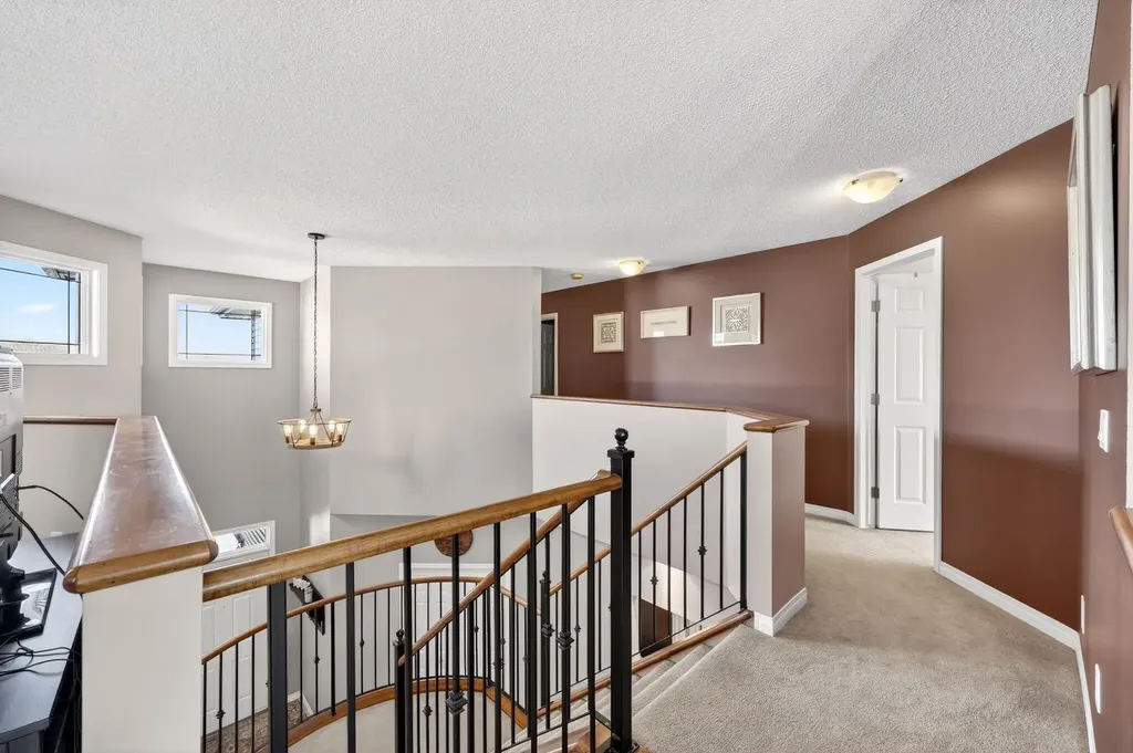 222 West Creek Mews Chestermere AB T1X 1S1