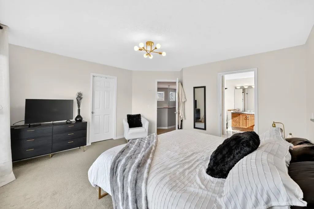 222 West Creek Mews Chestermere AB T1X 1S1