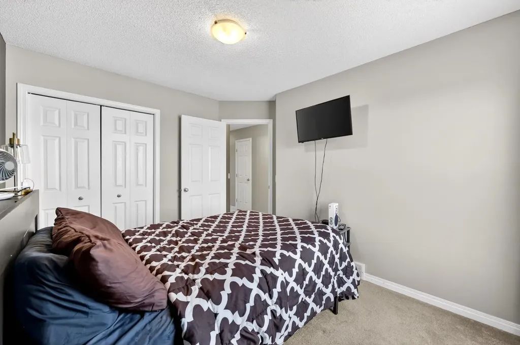 222 West Creek Mews Chestermere AB T1X 1S1