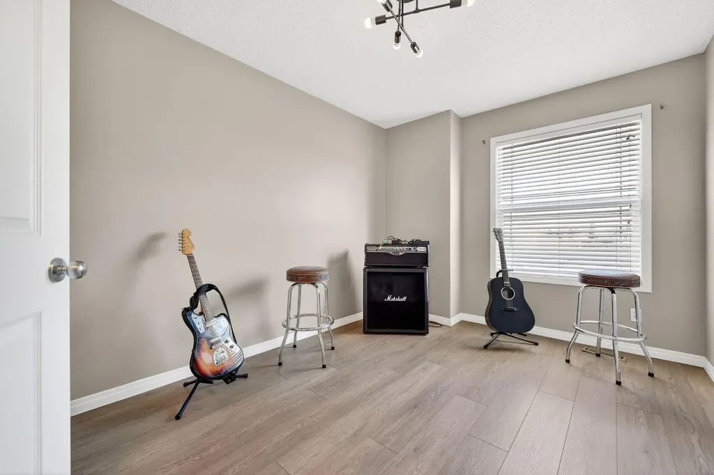 222 West Creek Mews Chestermere AB T1X 1S1