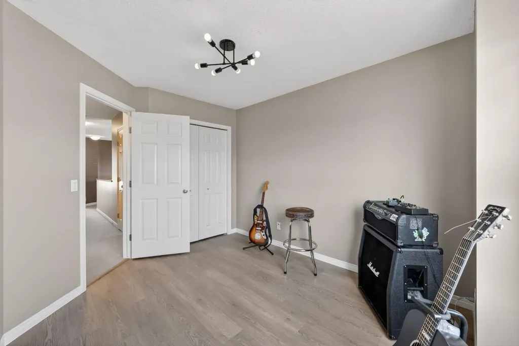 222 West Creek Mews Chestermere AB T1X 1S1