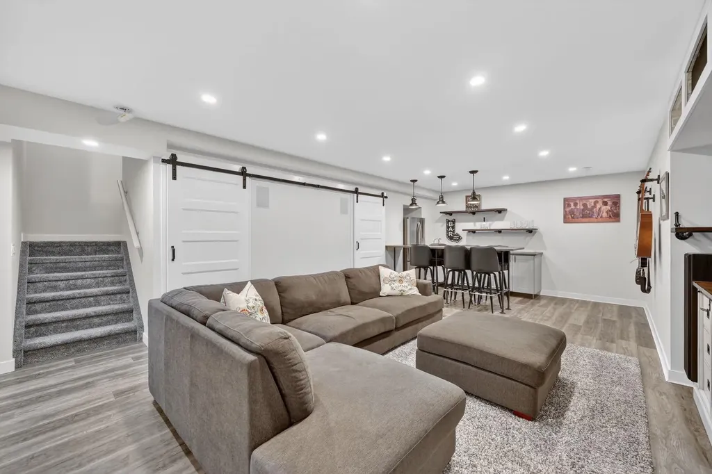 222 West Creek Mews Chestermere AB T1X 1S1
