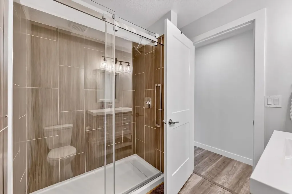 222 West Creek Mews Chestermere AB T1X 1S1