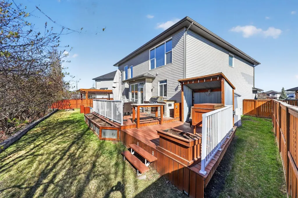 222 West Creek Mews Chestermere AB T1X 1S1